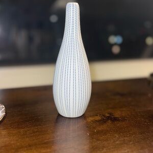 Ceramic bud vase